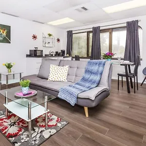 https://modern-1br-condo-chinatown-near-little-italy.ottawa-hotel.net